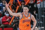 上海队记：李弘权也曾带病吃药 坚持打完了山西和广东的两连客